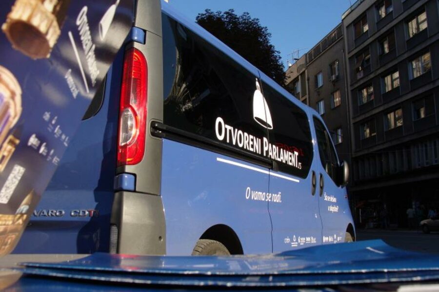 Autobus „Otvoreni parlament“ u Užicu i Valjevu